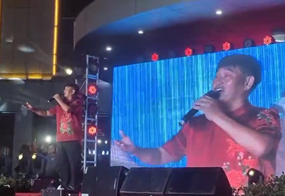 大衣哥朱之文演出現(xiàn)場(chǎng)